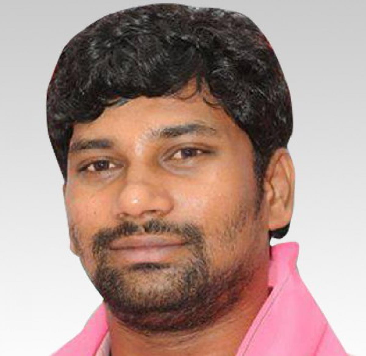 TRS MP Balka Suman calls Chandrababu-KCR meet a good omen